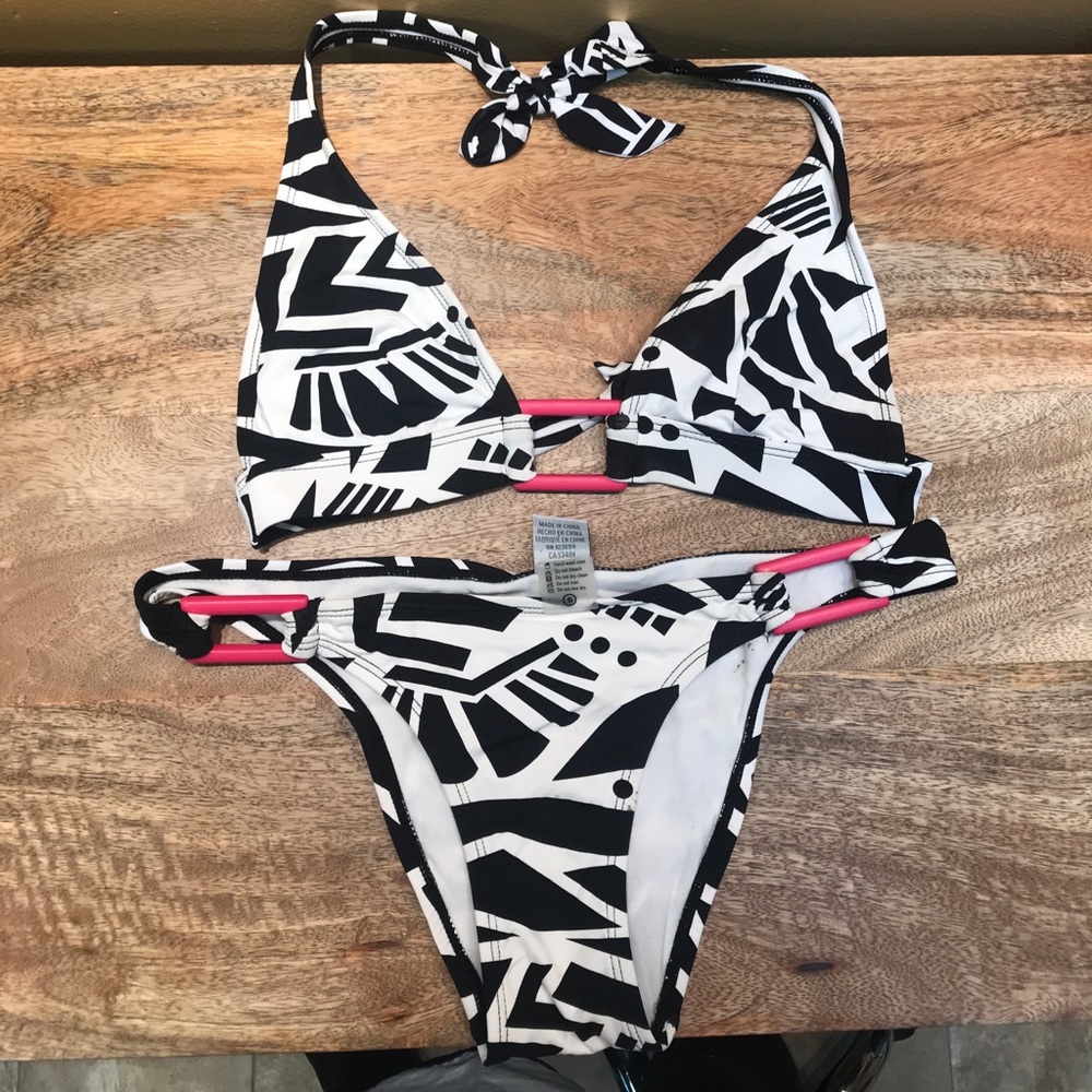 RYGY halter bikini size small black and white